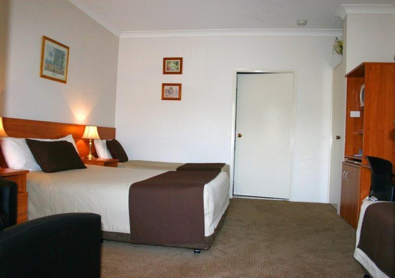 Cadman Motor Inn And Apartments Tamworth Exterior photo