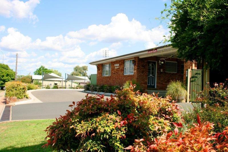 Cadman Motor Inn And Apartments Tamworth Exterior photo